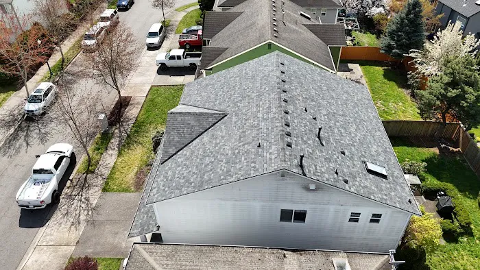 Reyes Roofing & Siding LLC Picture 2