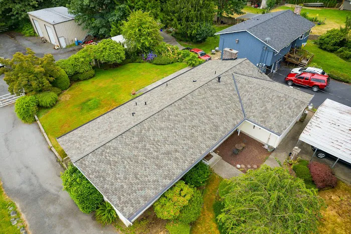 Jacqueline's Roofing Picture 4