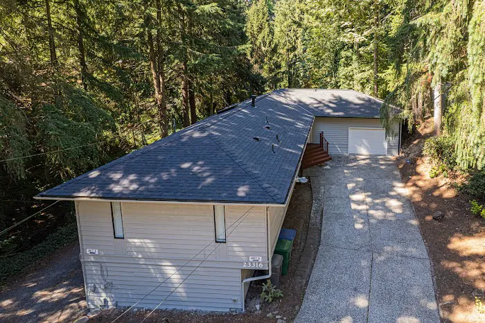 Jacqueline's Roofing Picture 6