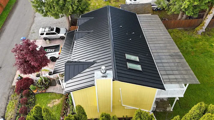 Bee Roofing and Exteriors, LLC Picture 3