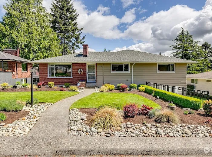 PNW Roofing & Crawl Space Insulation LLC Picture 2