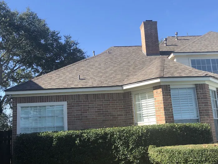 Bravo's Roofing and Siding LLC Picture 3