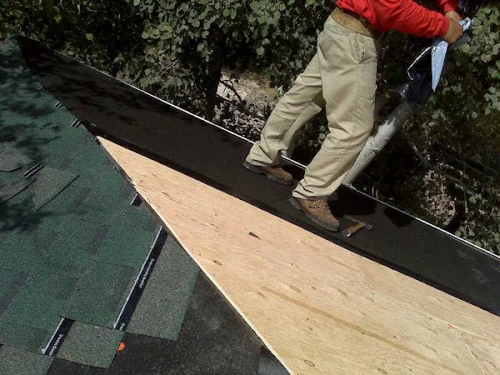 Bravo's Roofing and Siding LLC Picture 2