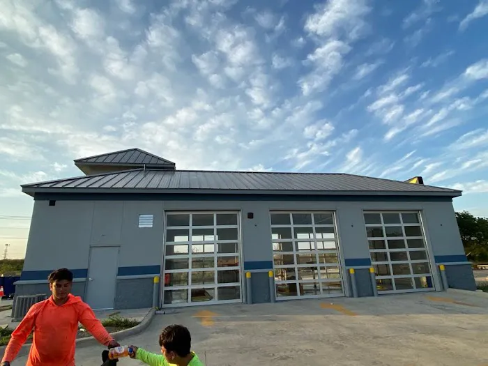 Buendia Roofing & Sheetmetal Picture 3