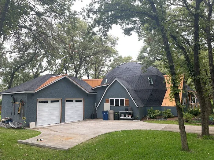 Sali's Roofing Picture 1