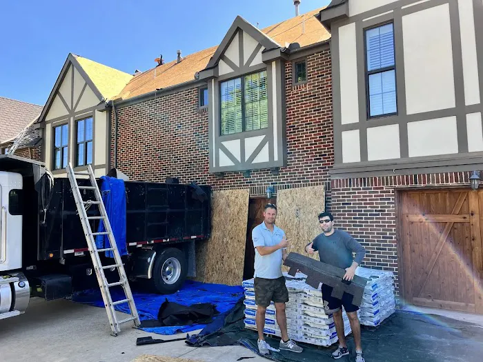 Sali's Roofing Picture 9