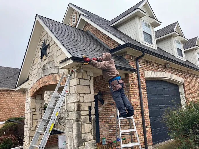 Sali's Roofing Picture 3