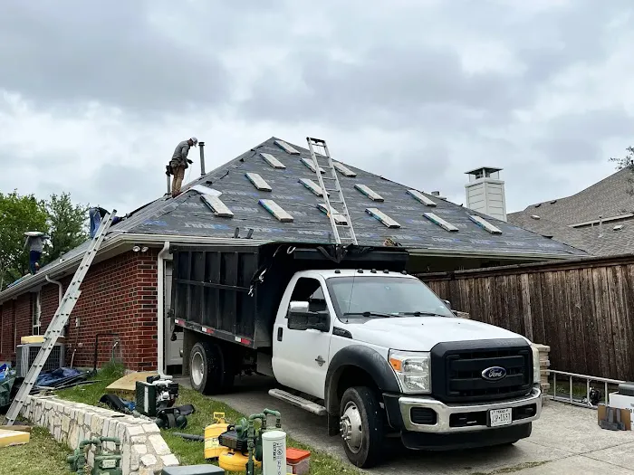 Sali's Roofing Picture 2