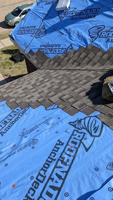 roof replacements . remplazo de tejados y reparación de goteras Picture 1