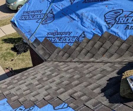 roof replacements . remplazo de tejados y reparaciu00f3n de goteras