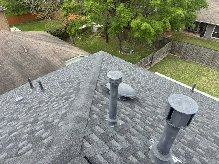 Aguirres Roofing LLC Picture 4