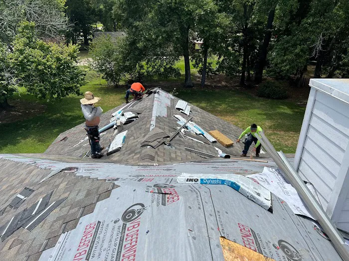 Universal roofing systems inc Picture 1