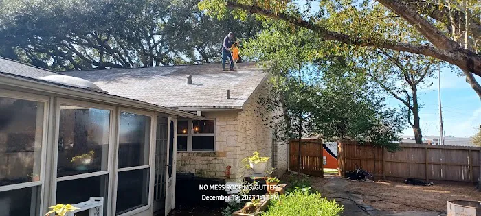 No Mess Gutters and Roofing Services Inc. Picture 5