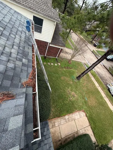 Houston Roofing & Gutters Picture 3