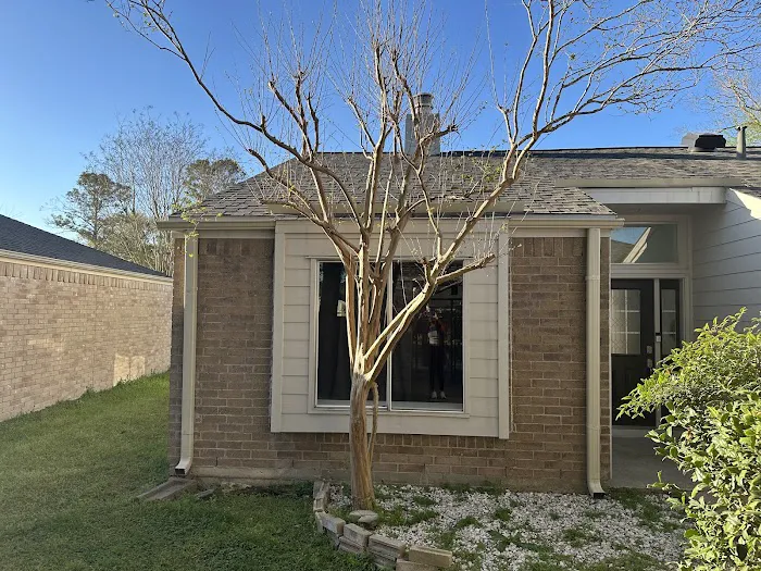 Houston Roofing & Gutters Picture 2