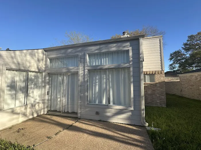 Houston Roofing & Gutters Picture 1