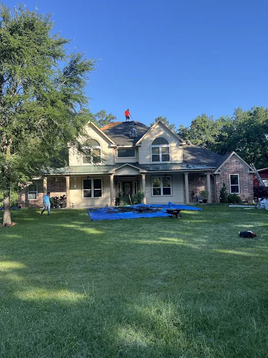 Storm Pros Roofing & Restoration LLC Picture 3