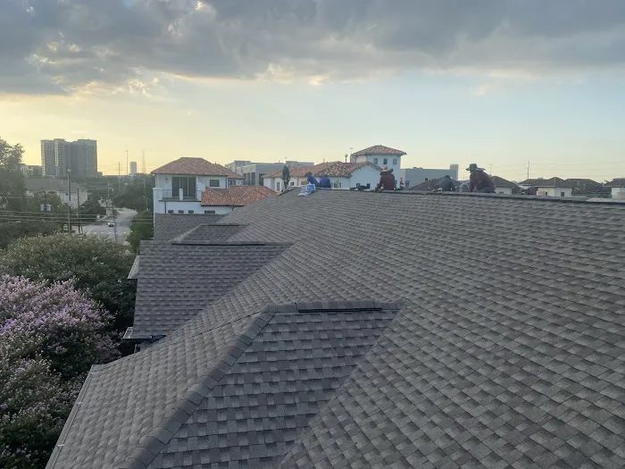 Lara's Roofing Contractor Picture 4