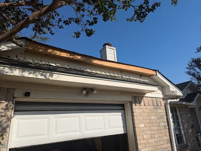 Lara's Roofing Contractor Picture 2