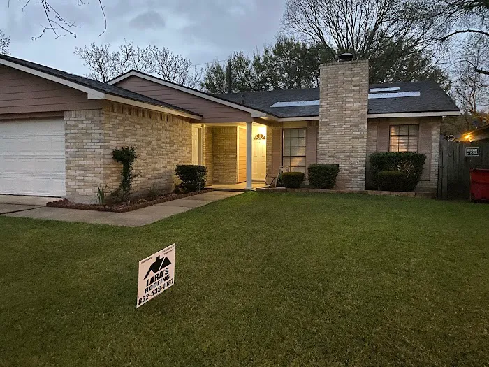 Lara's Roofing Contractor Picture 7