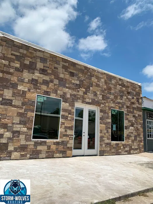 Storm-Wolves Roofing Picture 1