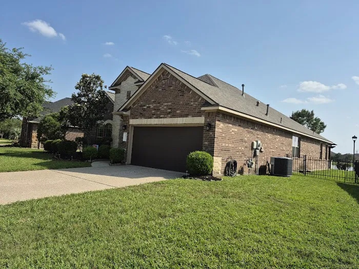 DR Roofing and Construction Picture 4