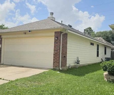 Johnny's Roofing And Storm Restoration