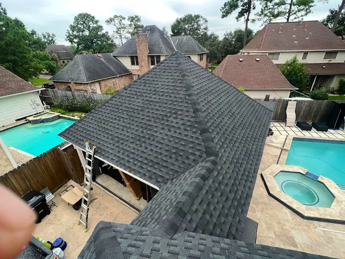 Level Up Roofing & Construction Picture 1