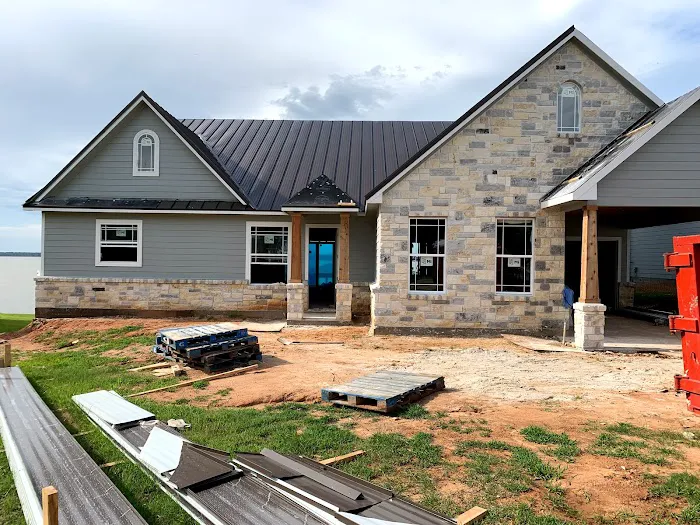 M & D Roofing Picture 1