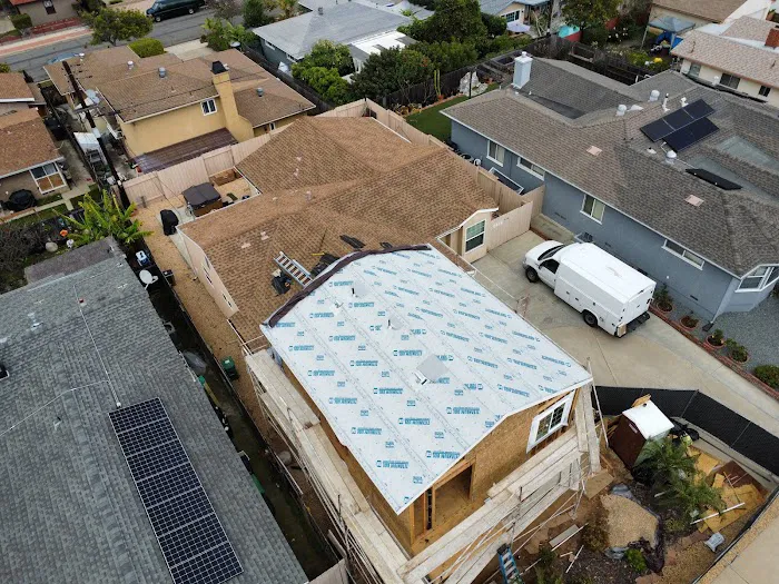 EZ Solar & Roofing Picture 1