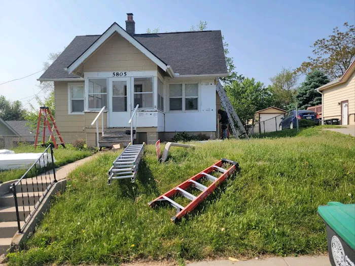 Husker Roofing Picture 1