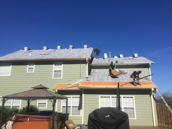 Gonzales Roof Contractor Picture 3