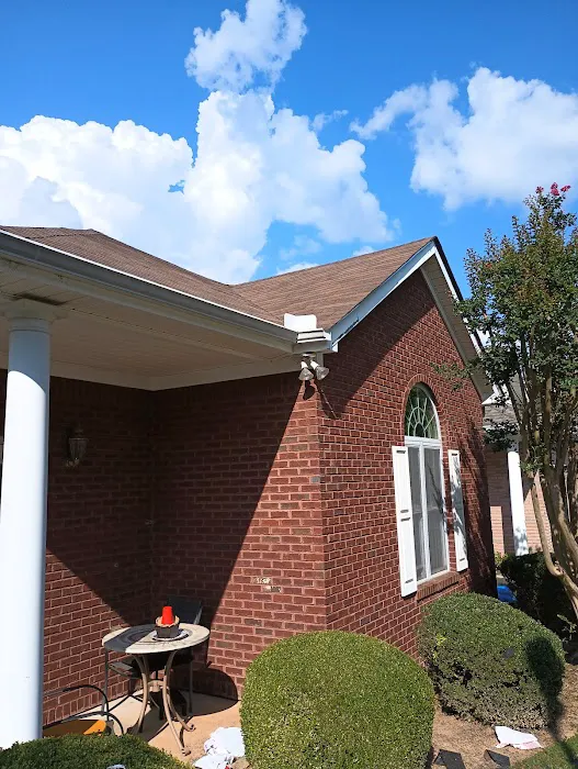 T&R ROOFING/GUTTERS Picture 4