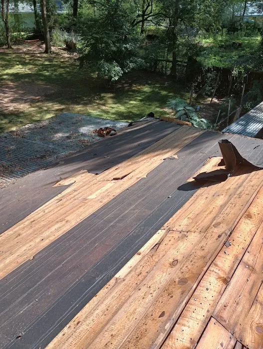 T&R ROOFING/GUTTERS Picture 5