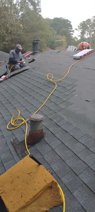 T&R ROOFING/GUTTERS Picture 2