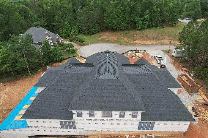 H & R Roofing and Construction Picture 2