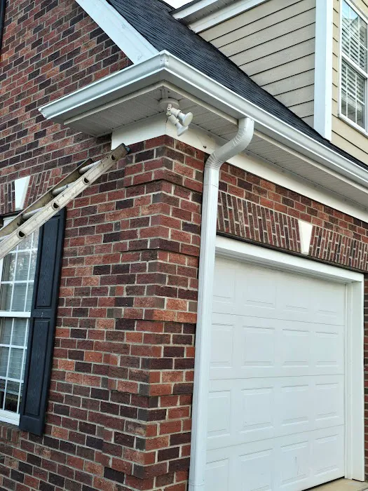 A&M ROOFING & GUTTERS LLC Picture 4