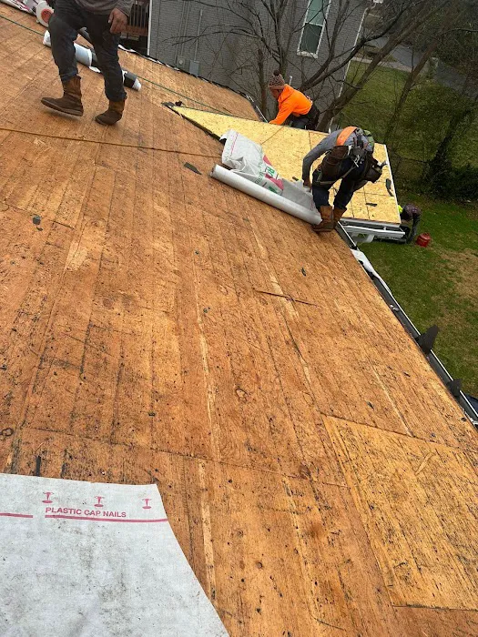 A&M ROOFING & GUTTERS LLC Picture 1