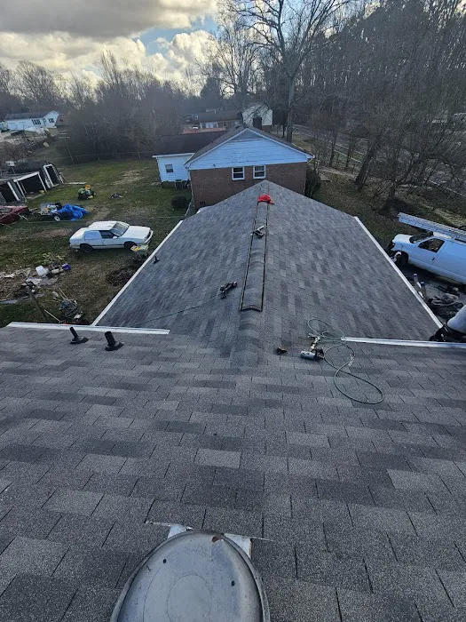 A&M ROOFING & GUTTERS LLC Picture 2