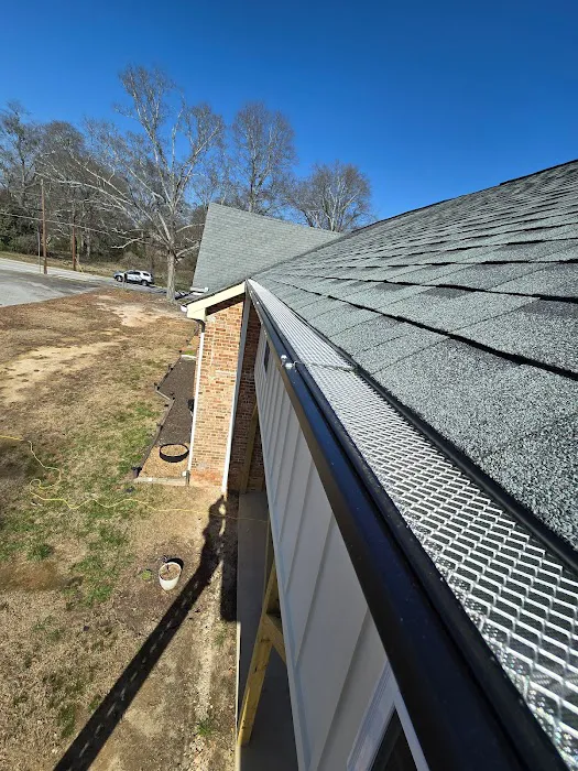 A&M ROOFING & GUTTERS LLC Picture 3