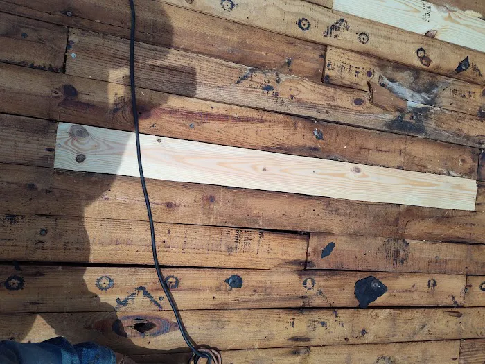 A&M ROOFING & GUTTERS LLC Picture 6