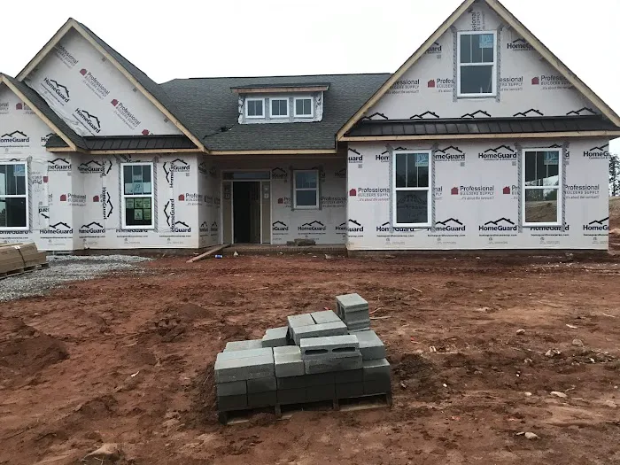 Lynn's Roofing Picture 1