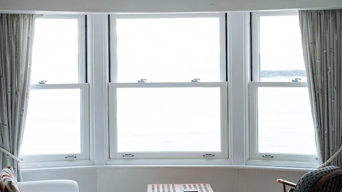 Crest Roofing & Construction Picture 1