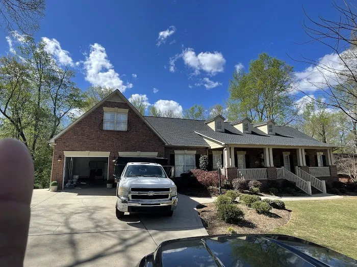 Howe's Roofing Picture 1