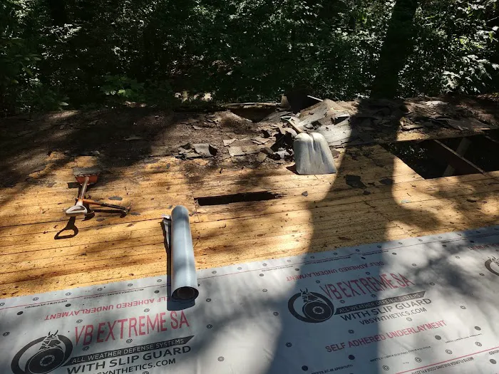 Jaime's Roofing Picture 4