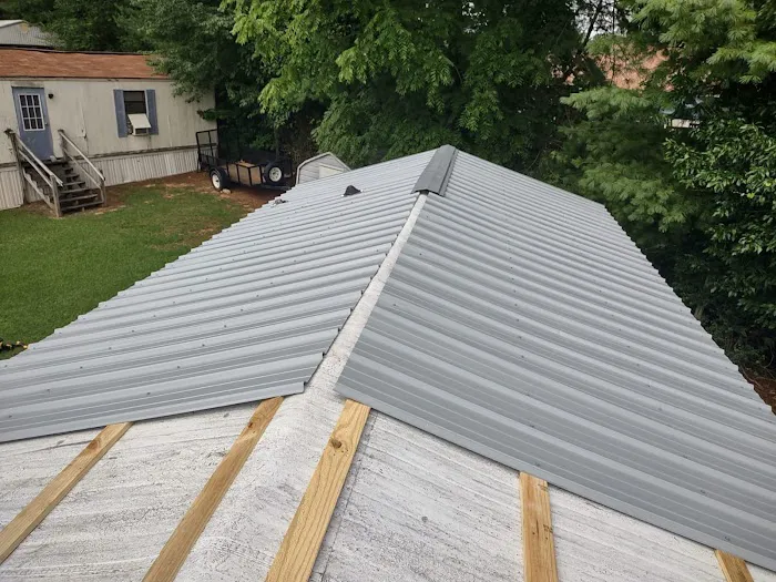 Jaime's Roofing Picture 5