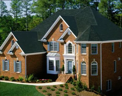 Queen's Shingle Roofing & Vinyl Siding Picture 3