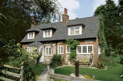 Queen's Shingle Roofing & Vinyl Siding Picture 2