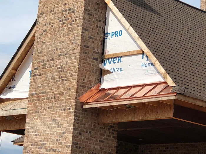 D Queen Roofing Picture 3