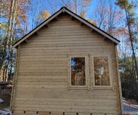 Queenu2019s Roofing Service